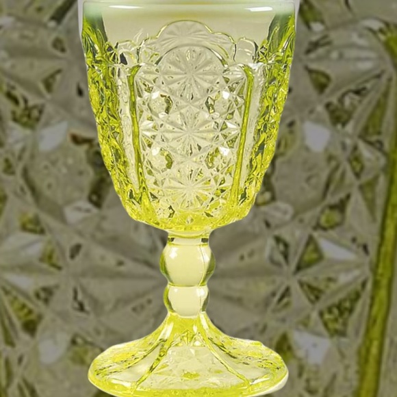 🚫SOLD🚫e🅱️y Water Goblet Daisy Vaseline Glass - Picture 3 of 7